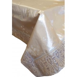 Перламутровые гладкие скатерти на нетканной основе NON WOVEN с кружевом. Модель Strawberry