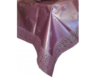 Перламутровые гладкие скатерти на нетканной основе NON WOVEN с кружевом. Модель Strawberry