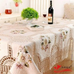 Скатерть с цветным рисунком из лент. Модель 661