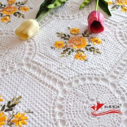 Скатерть с цветным рисунком из лент. Модель 8911