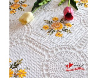Скатерть с цветным рисунком из лент. Модель 8911