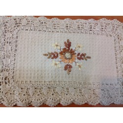 Модель 8902G+Ob Размер 30 * 45 см. Салфетки прямоугольные украшенные вязкой и ленточным рисунком.